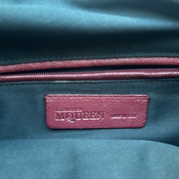 Alexander McQueen Burgundy Suede Cluth - Picture 4 of 5